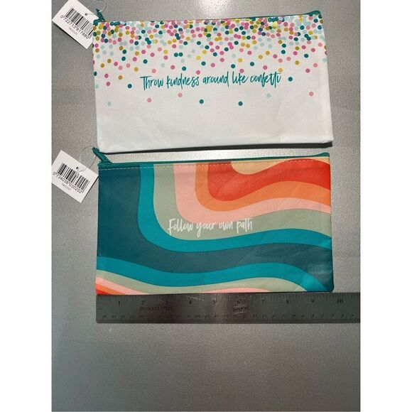 ‎Thrive Cosmetics Makeup Pouches - Picture 3 of 10